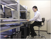 社内でIT環境の管理を行なっています